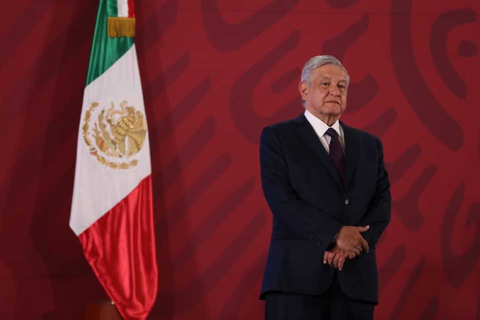 López Obrador pedirá ayuda a empresarios para la venta de los cachitos. (Octavio Hoyos)