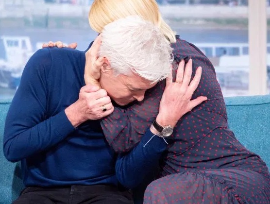 Phillip Schofield, presentador de televisión, confiesa que es gay. (Captura de Pantalla)