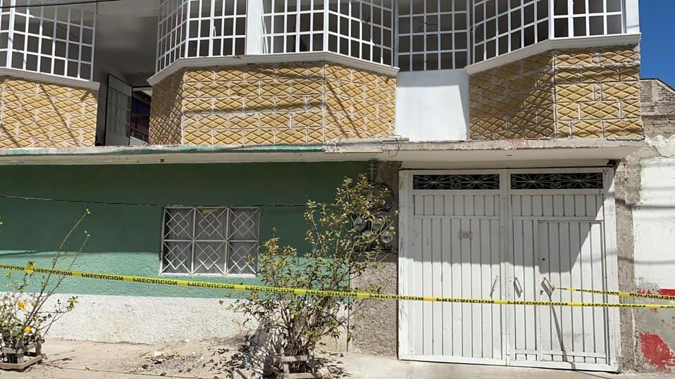Uno fue hallado al interior de un domicilio.