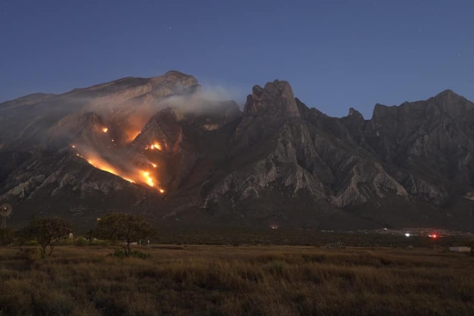 Hasta el momento se han consumido más de 12 hectáreas de matorrales. ( Foto: Cortesía)