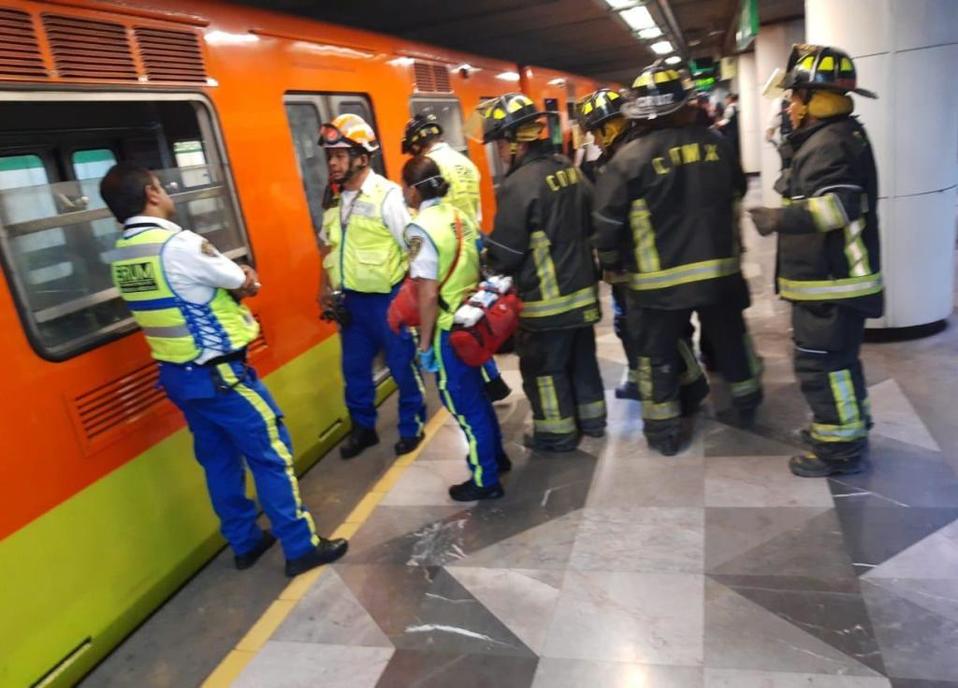 Una persona murió tras caer a vías de la Línea 8 del  Metro de CdMx. | Jorge Becerril