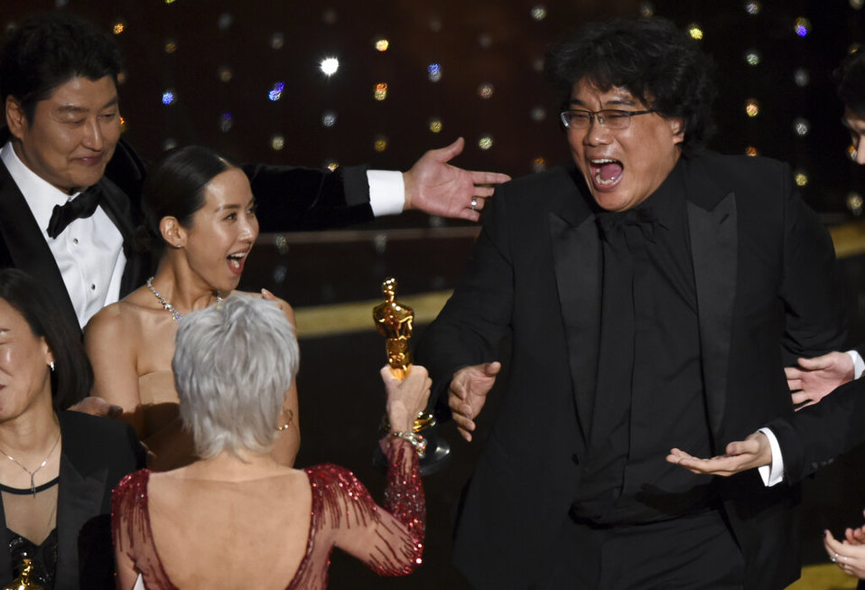 Bong Joon Ho ganó como Mejor Director, Mejor Película Extranjera y Mejor Película por Parasite. (AP)