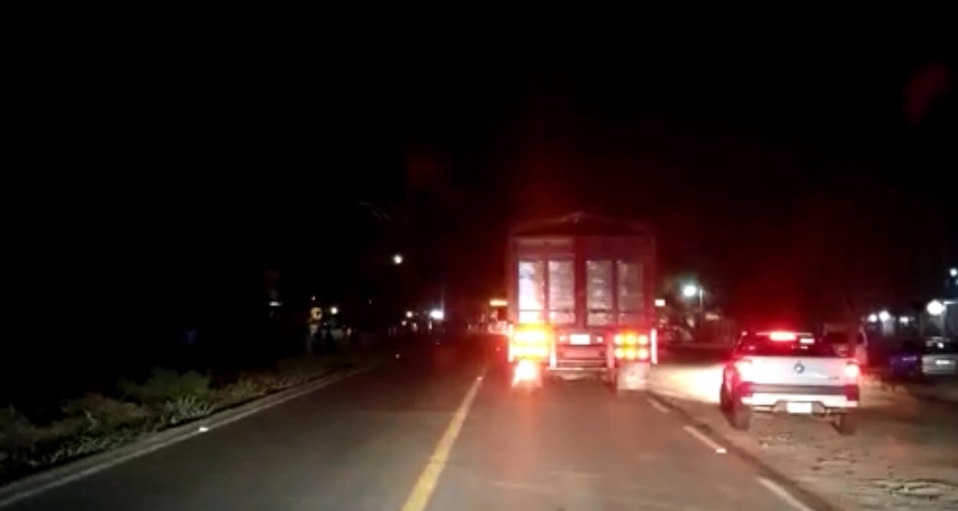 El camión fue ubicado en retén en el municipio de Jalapa Del Marqués./ Óscar Rodríguez