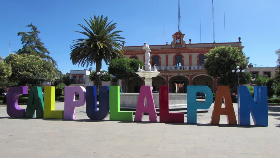 Tras conflicto, en la colonia Francisco Sarabia del municipio de Calpulalpan fluye sin contratiempos el agua potable. (Adolfo Tenahua)