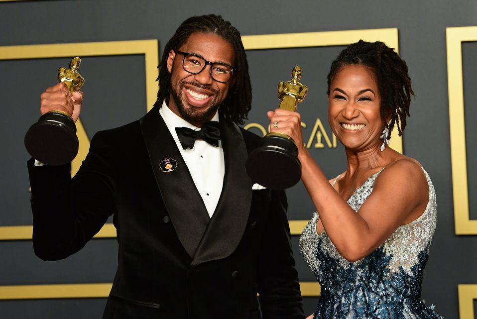 Matthew Cherry y Karen Rupert, ganadores del premio Oscar 2020 a Mejor Cortometraje Animado (AFP)