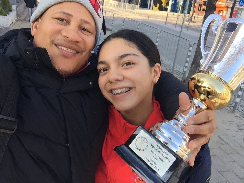 Natalia Botello obtiene oro en la copa del mundo en esgrima (Twitter @nataliabotello)