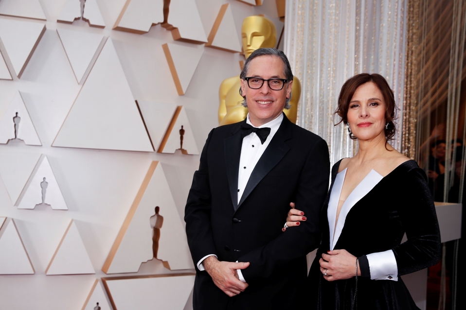 Rodrigo Prieto llegó acompañado de su esposa Mónica a los Oscar (Reuters).