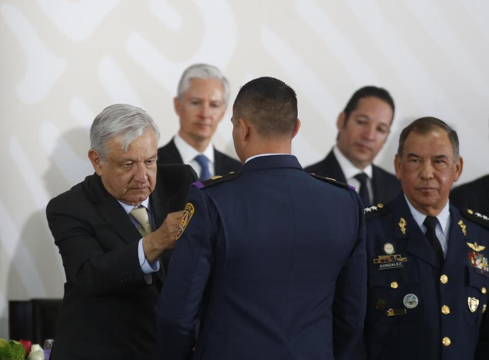 AMLO encabeza la ceremonia por el Día de la Fuerza Aérea Mexicana. (Araceli López)