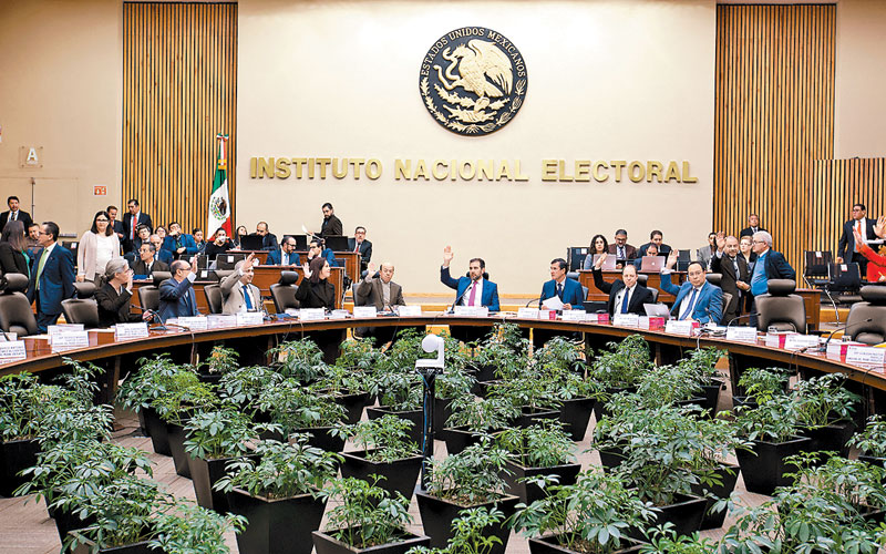 Debate en el pleno del organismo electoral. (Omar Franco)