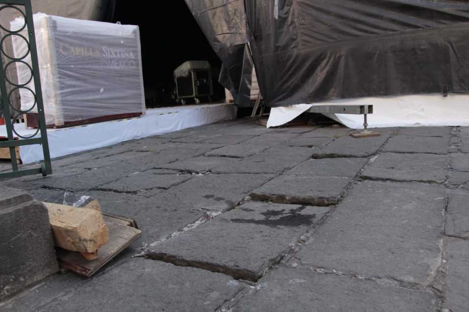 Se detectaronn rupturas y levantamientos en las lajas, y los escalones de las entradas principales de La Catedral, se encuentran algunos también fract