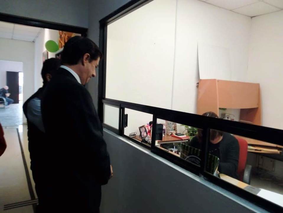 El documento fue entregado a la Oficialía de Partes del PRI en Nuevo León. Foto: Carolina León.