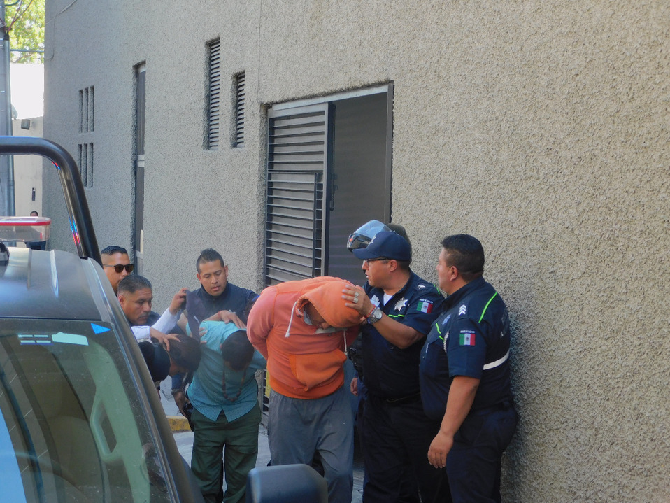 Los detenidos fueron trasladados a la FGJEM. (Abadiel Martínez)