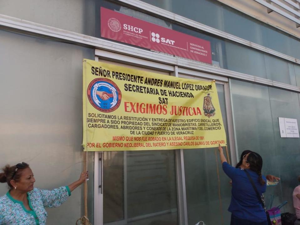 Los sindicalizados tomaron las oficinas del SAT en Veracruz.