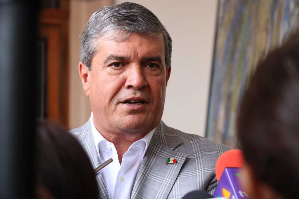 Manuel González, secretario General de Gobierno en NL, comentó que él dejó al PRI hace 20 años.