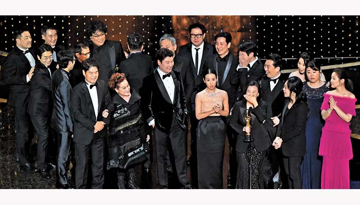 La sorpresa fue el filme coreano que arrasó en la velada organizada por la Academia de las Artes y Ciencias Cinematográficas.