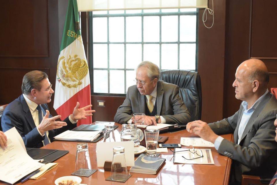 aclara que en Durango se cuenta con la cantidad necesaria de medicamento. (@AispuroDurango)