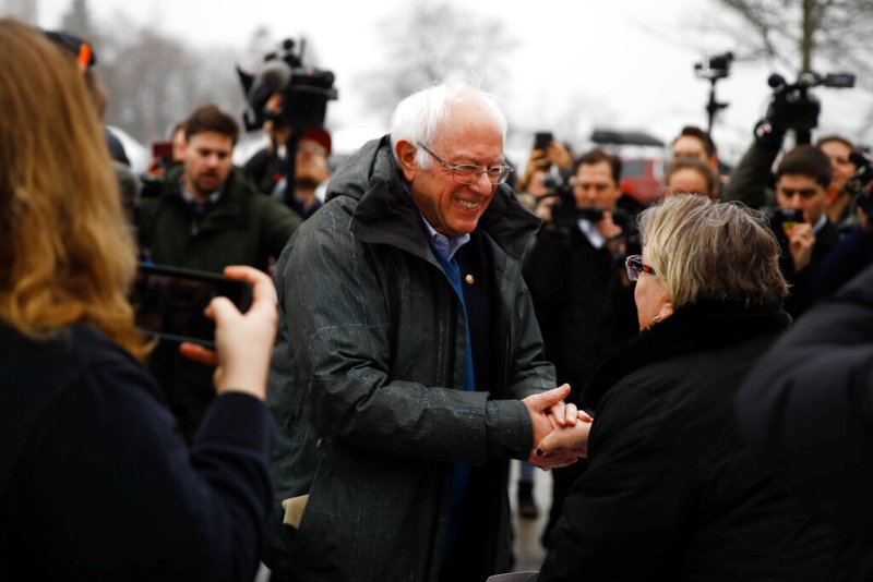 Bernie Sanders a su llegada a New Hampshire . (AP)