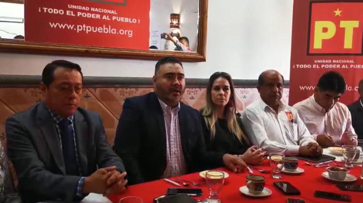 El ex director del Sistema Estatal DIF, Arturo Hernández Davy se sumó a la filas del PT. (Elvía García)