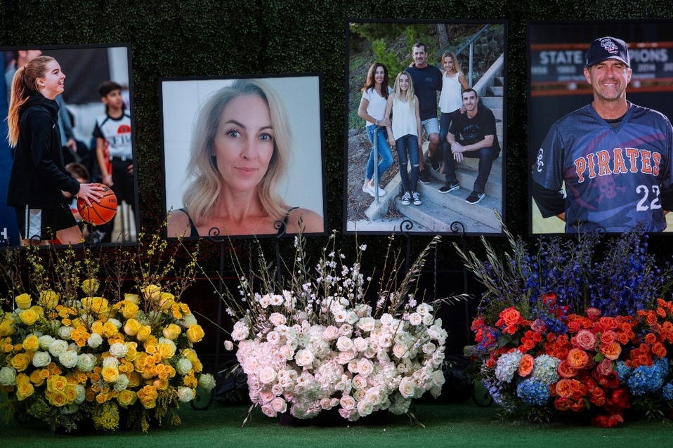 Homenaje a víctimas del accidente aéreo de Kobe Bryant en el  Angel Stadium (AP)