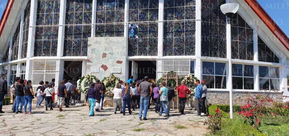 Durante la homilía, familiares pidieron respeto a los medios de comunicación, pues estaban molestos por la difusión de imágenes filtradas de la escena