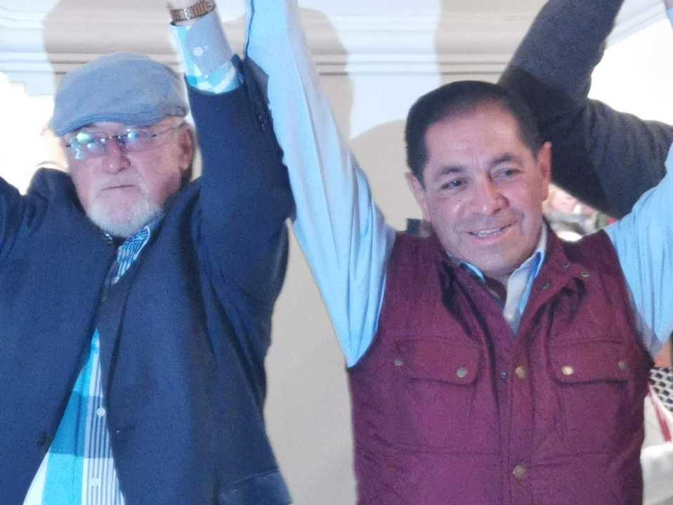 José Luis Lima Morales, exmilitante del Partido Revolucionario Institucional, acompañado de Francisco Patiño. (Cortesía)