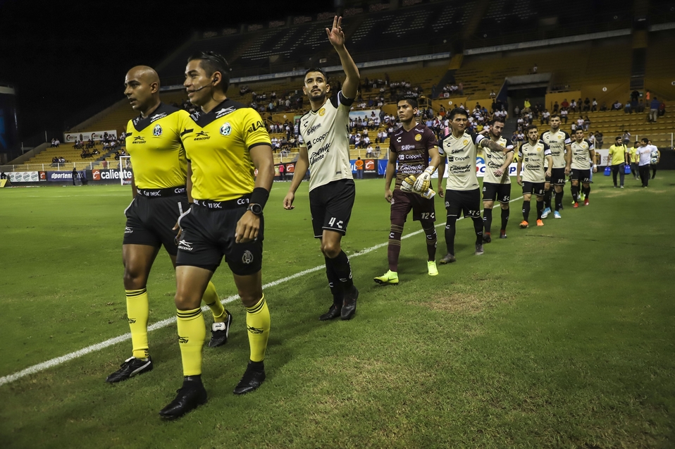 Jugadores de Dorados en el estadio Banorte (Mexsport)
