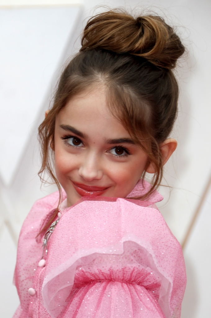 Julia Butters llevó un sándwich al Oscar en su bolsa (Reuters).