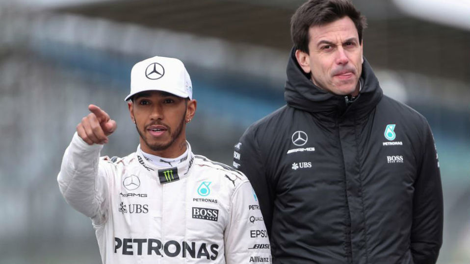 Lewis Hamilton y Toto Wolff (Reuters)