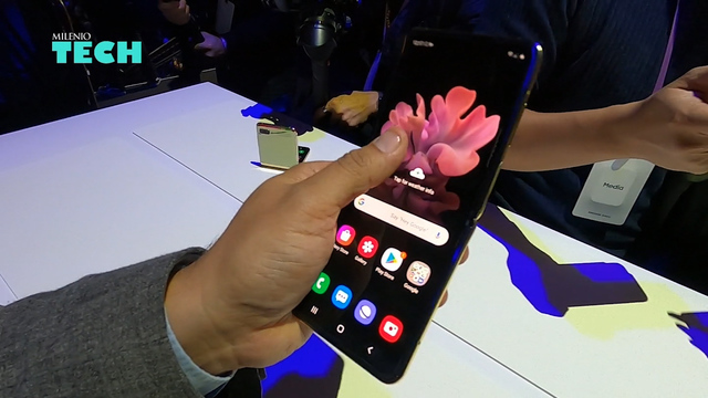 Samsung presenta el Galaxy Z Flip, su celular plagable