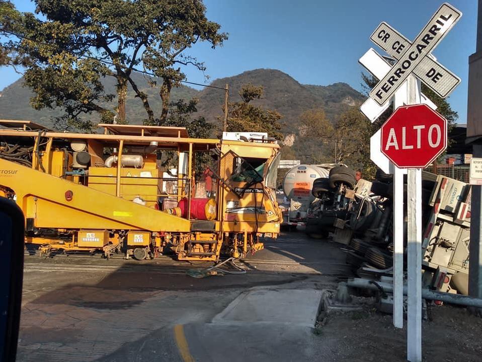 Fueron evacuadas varias escuelas y viviendas cercanas al accidente. (Isabel Zamudio)