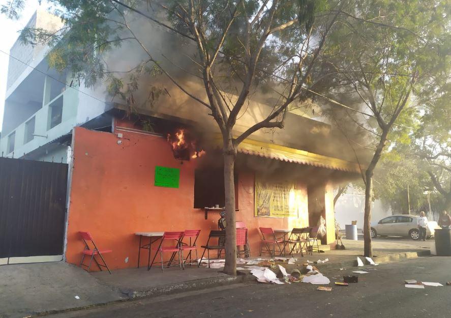 El incendio se dio en el local, ubicado en las calles Enrique Recio y Maya en la colonia Unidad Laboral, en el municipio de San Nicolás de los Garza. 