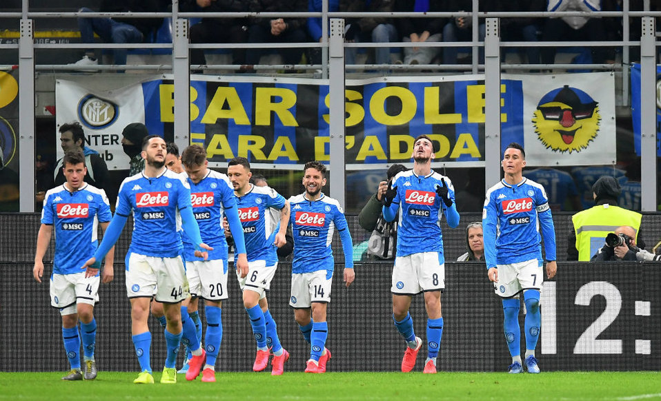 Napoli tomó ventaja ante el Inter en el Meazza (Reuters)