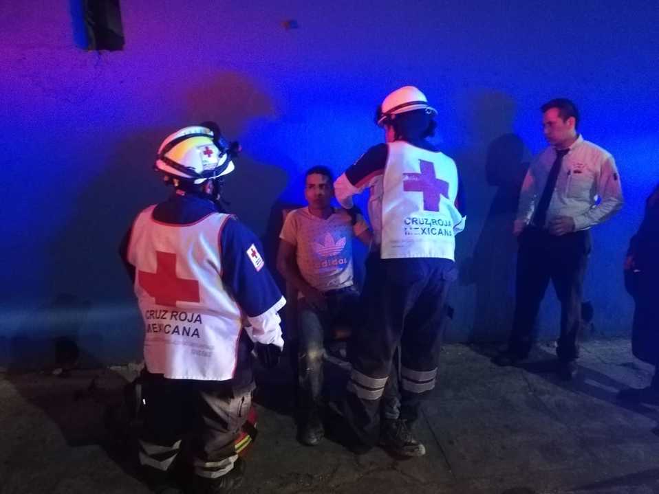 Lo atropellan por querer rescatar su celular (Foto/Anahy Meza)