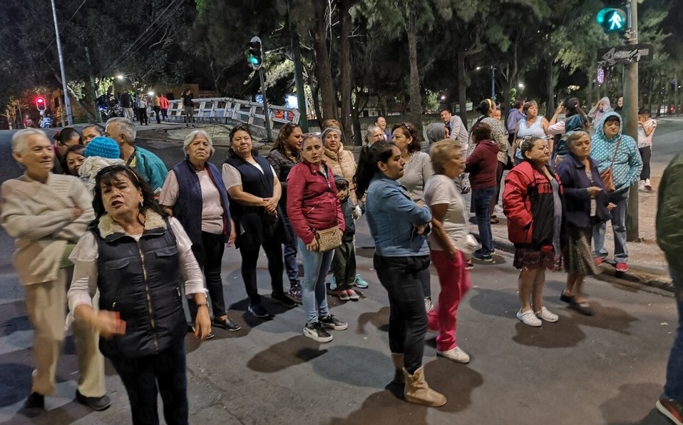 En Viaducto, vecinos de la Buenos Aires bloquean por falta de agua ...