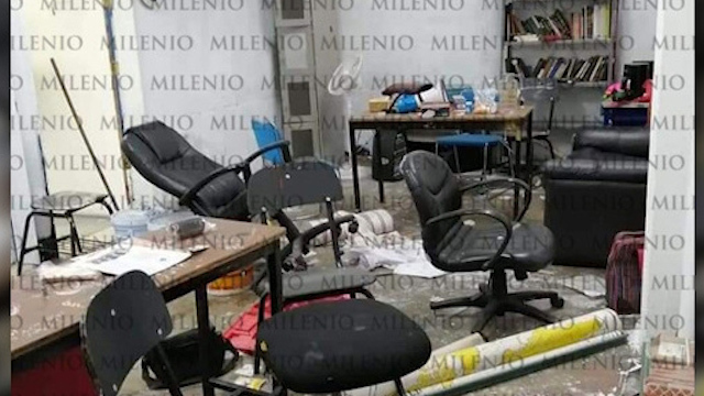 Destrozos y basura, así está la Prepa 9 de la UNAM