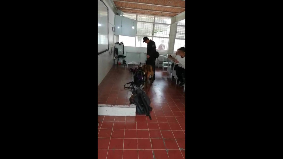 Elementos estatales revisaron mochilas e instalaciones en la Secundaria Técnica 45 (Especial)