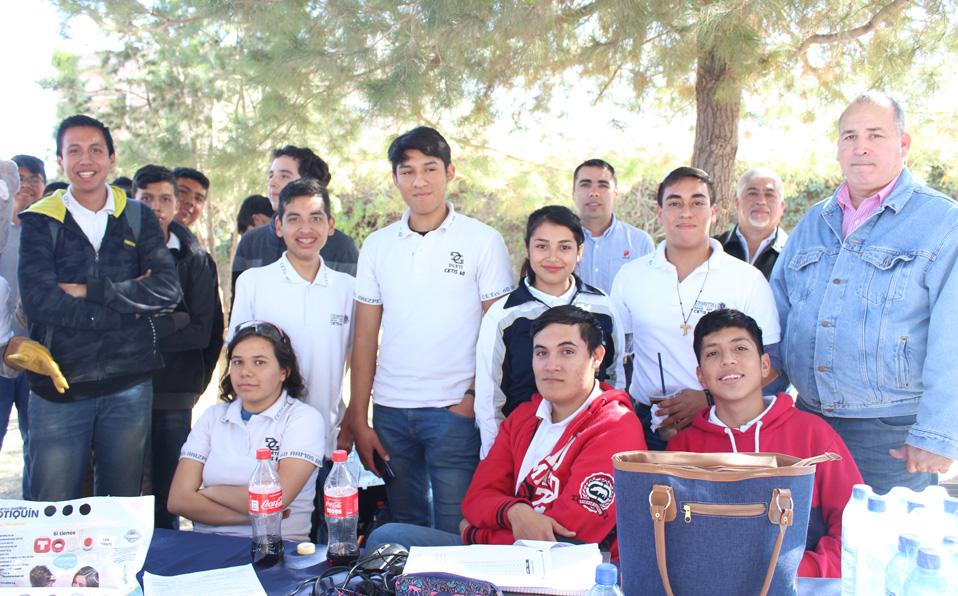 Equipo Jeagers60 8290, integrado por alumnos de CETis 60 se presentan por primera vez en First Robotics Challenge. (Liliana Yañez)