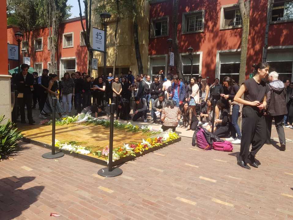 Familiares y amigos guardaron un minuto de silencio por la muerte de Ernesto | Karla Guerrero
