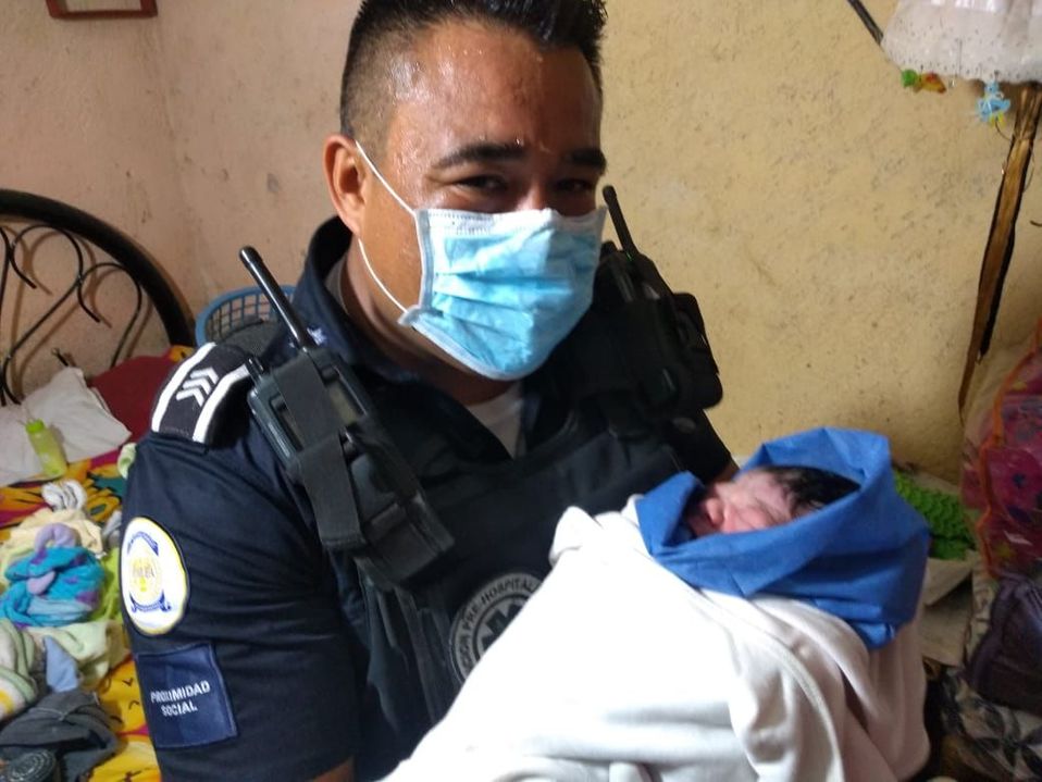 Policía partero