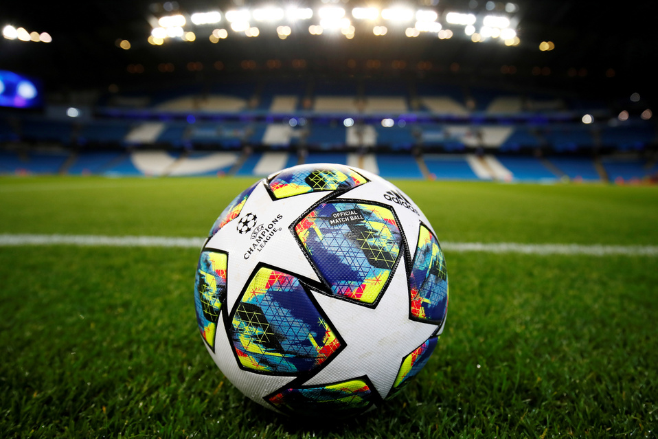 El balón de la Champions League en el Etihad Stadium (Reuters)
