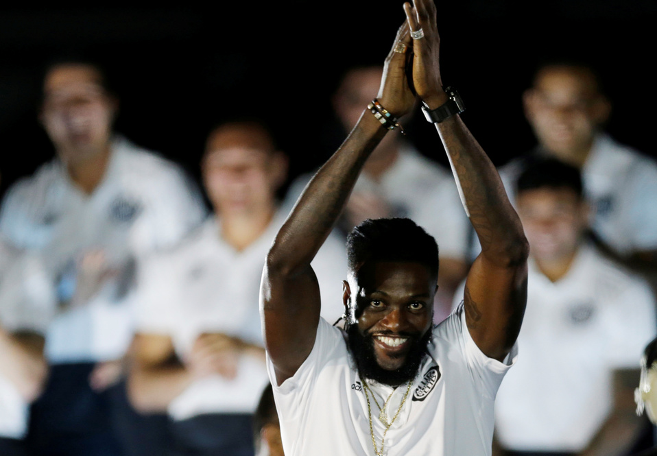 Emmanuel Adebayor en el Estadio Manuel Ferreira (Reuters)