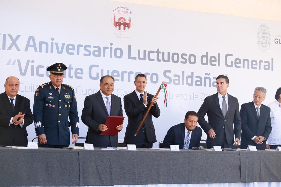 El gobernador de Guerrero, Héctor Astudillo, junto al Alenadro Murat. (Cortesía)