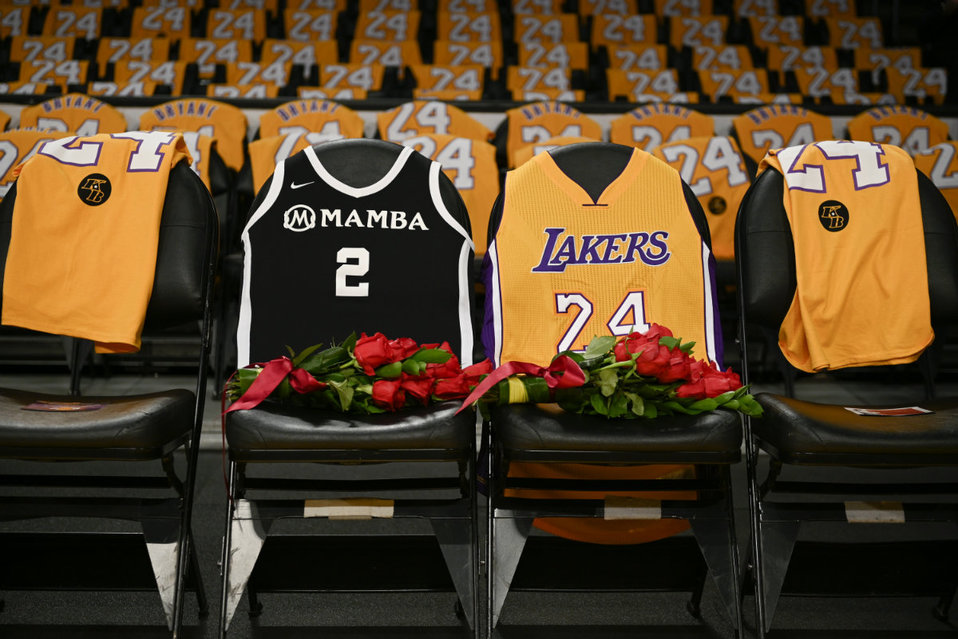 El homenaje a Kobe Bryant y Gianna María en el Staples Center (AP)