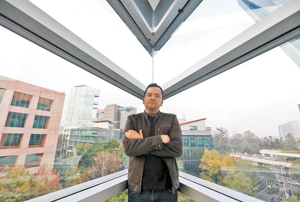 “De adolescente mi mamá me preguntaba por qué me juntaba con viejitos, como Deltoro y Sada”: Christian Peña. (Octavio Hoyos)