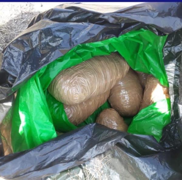 La droga estaba en 10 paquetes envueltos con cinta. (Tomada de @MICHOACANSSP)