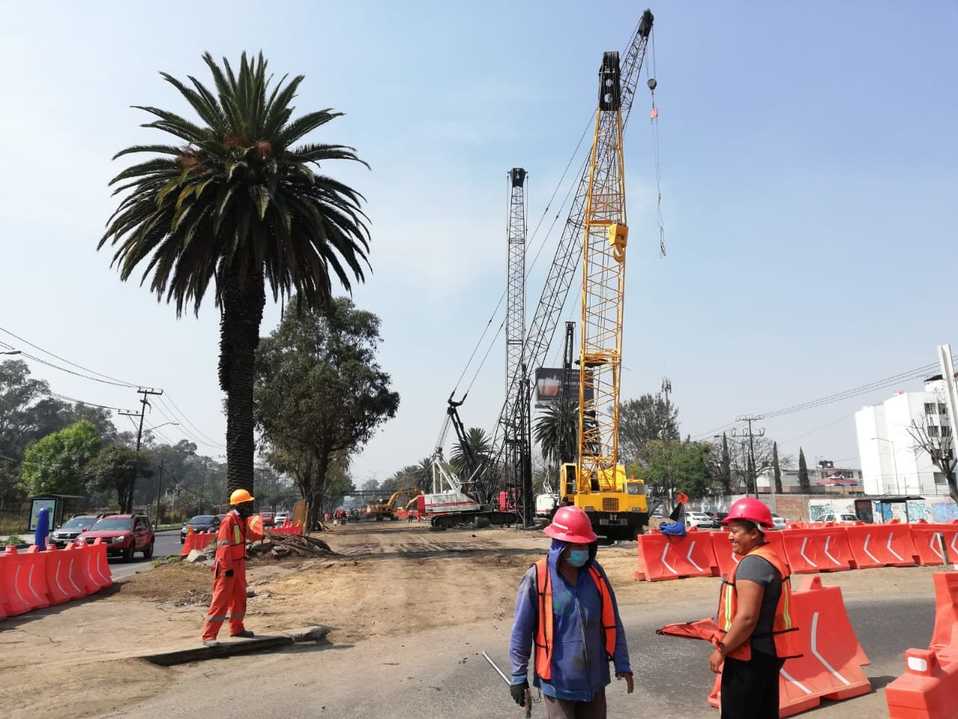 Los productores acusan que desde que se construye el puente bajaron las ventas. (Fanny Martínez)