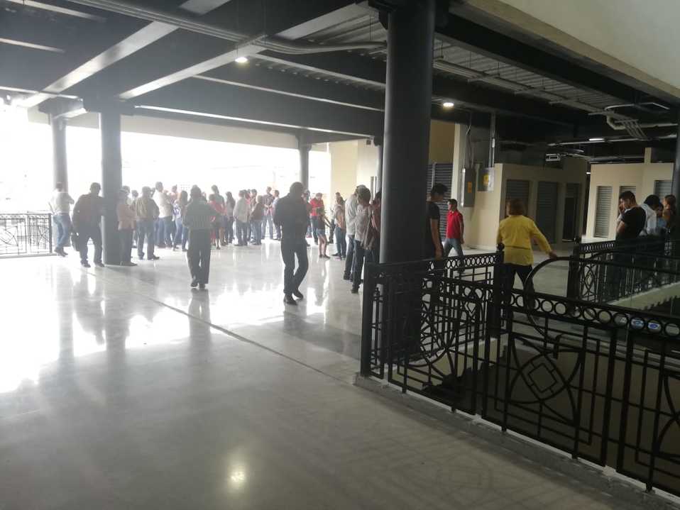Visitas en el mercado de Tampico. (Jesús García)