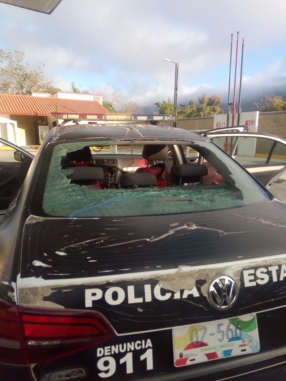 Los normalistas vandalizaron la unidad 026 de la Policía Estatal./ Especial