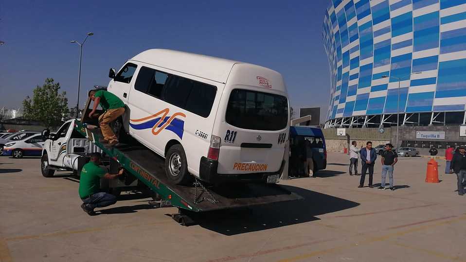 Retiro de unidades del transporte público en mal estado. (Andrés Lobato)