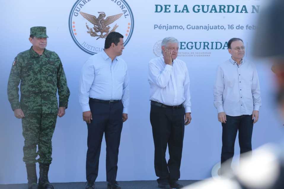 El secretario de Defensa, el gobernador de Guanajuato, el Presidente y Alfonso Durazo (Jesús Quintanar)